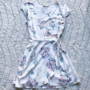 NWT Hollister White/Floral Self-tie Wrap Dress
